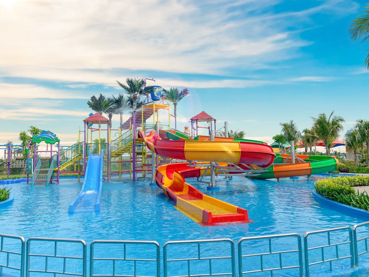 Dino Water Park, tổ hợp công viên nước đầu tiên tại Long An - West Lakes Golf & Villas