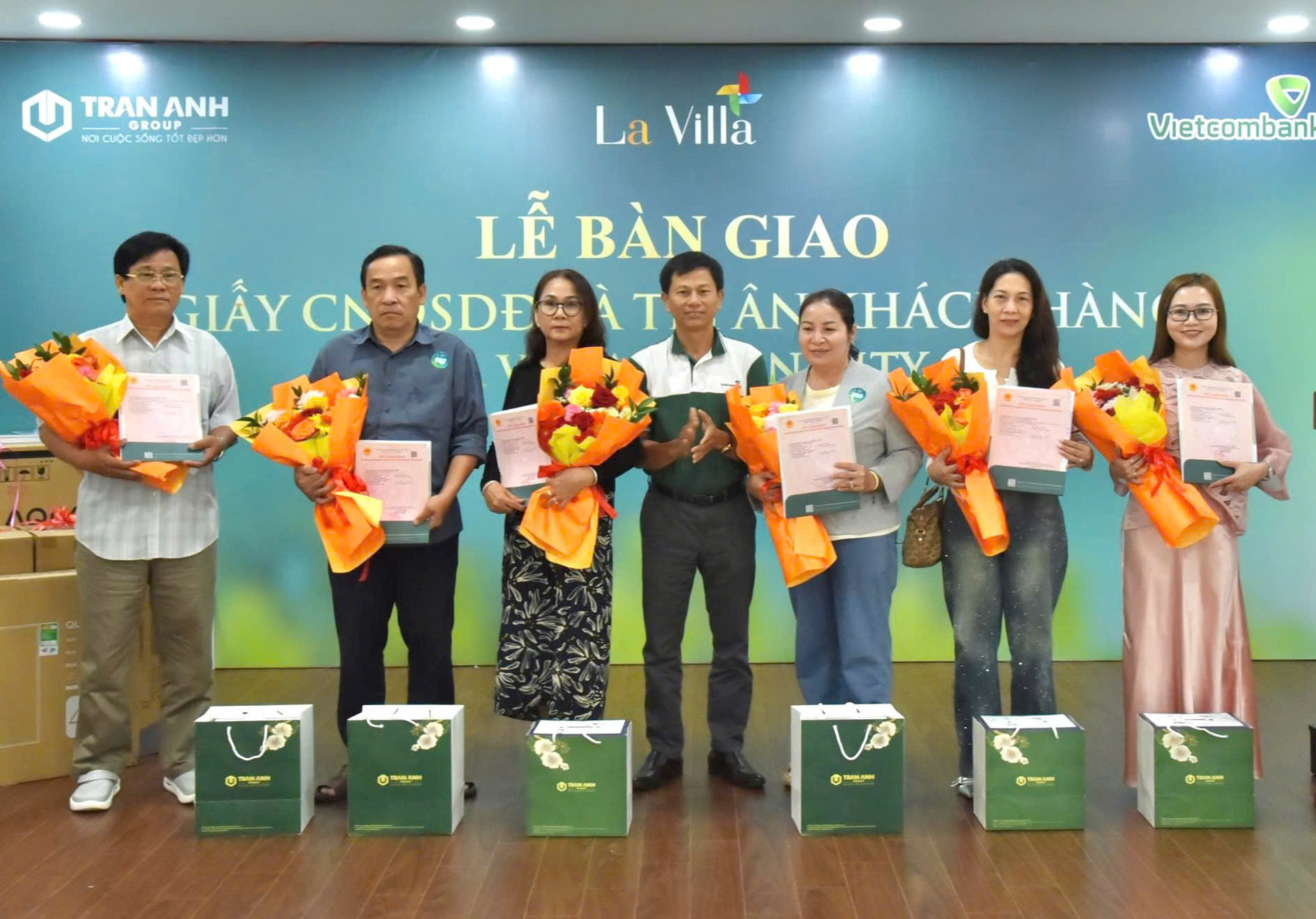 TRẦN ANH GROUP TIẾP TỤC BÀN GIAO SỔ HỒNG DỰ ÁN LA VILLA GREEN CITY